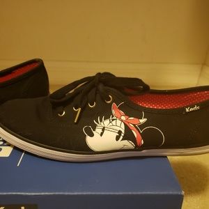 Womans minnie mouse shoes